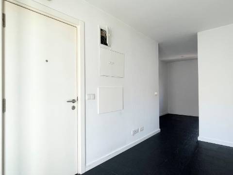 Apartamento T2 p/ ARRENDAR - Moscavide - Central - TERRAÇO