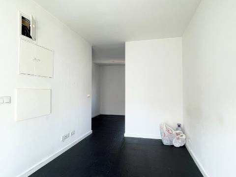 Apartamento T2 p/ ARRENDAR - Moscavide - Central - TERRAÇO