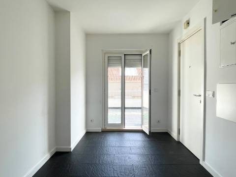 Apartamento T2 p/ ARRENDAR - Moscavide - Central - TERRAÇO