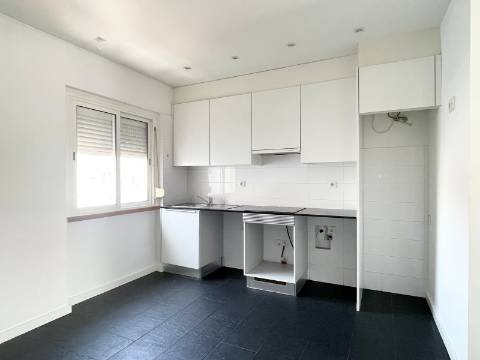 Apartamento T2 p/ ARRENDAR - Moscavide - Central - TERRAÇO
