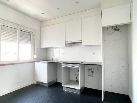 Apartamento T2 p/ ARRENDAR - Moscavide - Central - TERRAÇO