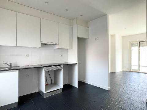 Apartamento T2 p/ ARRENDAR - Moscavide - Central - TERRAÇO