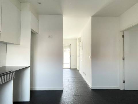 Apartamento T2 p/ ARRENDAR - Moscavide - Central - TERRAÇO