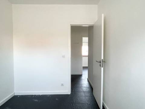 Apartamento T2 p/ ARRENDAR - Moscavide - Central - TERRAÇO