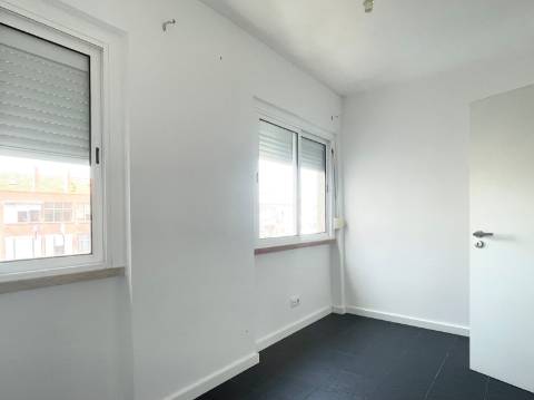 Apartamento T2 p/ ARRENDAR - Moscavide - Central - TERRAÇO