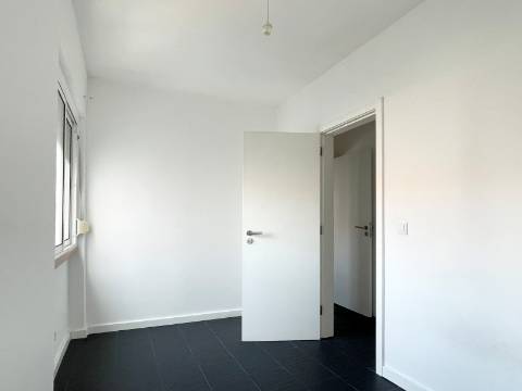 Apartamento T2 p/ ARRENDAR - Moscavide - Central - TERRAÇO