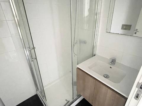 Apartamento T2 p/ ARRENDAR - Moscavide - Central - TERRAÇO