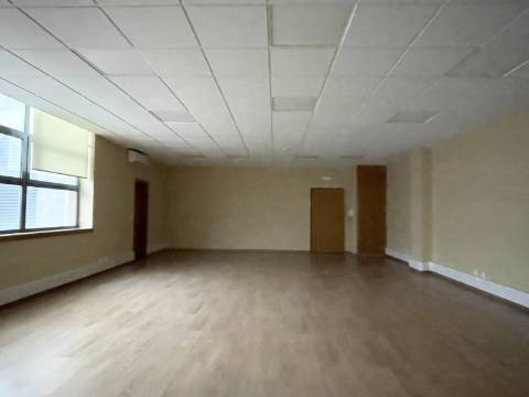 Escritório nos Olivais - Muita luz natural - Estacionamento