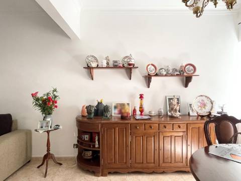 Apartamento T2 em Moscavide - 2º Andar - Ótimas Áreas