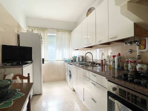 Apartamento T2 em Moscavide - 2º Andar - Ótimas Áreas