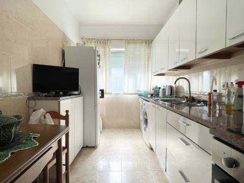 Apartamento T2 em Moscavide - 2º Andar - Ótimas Áreas