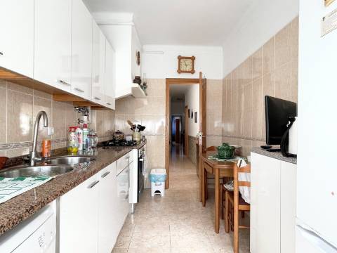 Apartamento T2 em Moscavide - 2º Andar - Ótimas Áreas