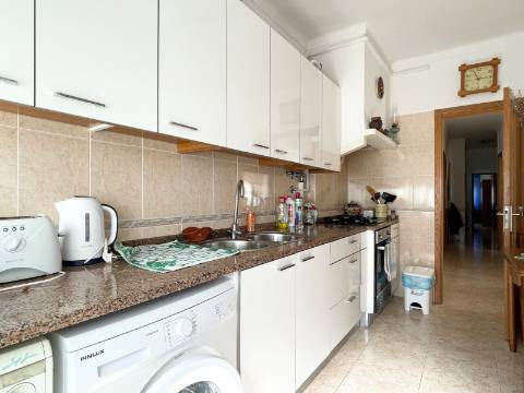 Apartamento T2 em Moscavide - 2º Andar - Ótimas Áreas