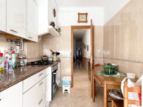 Apartamento T2 em Moscavide - 2º Andar - Ótimas Áreas