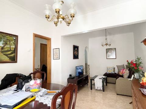 Apartamento T2 em Moscavide - 2º Andar - Ótimas Áreas