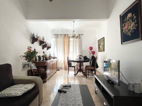 Apartamento T2 em Moscavide - 2º Andar - Ótimas Áreas