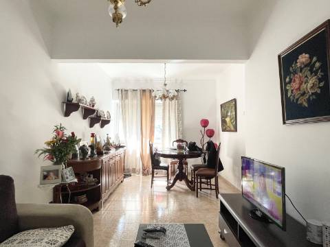 Apartamento T2 em Moscavide - 2º Andar - Ótimas Áreas