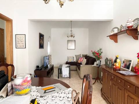 Apartamento T2 em Moscavide - 2º Andar - Ótimas Áreas
