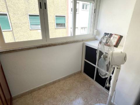Apartamento T2 em Moscavide - 2º Andar - Ótimas Áreas