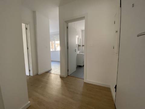 Apartamento T1 em Moscavide - Completamente Remodelado - 1º Andar