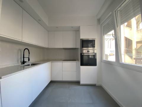 Apartamento T1 em Moscavide - Completamente Remodelado - 1º Andar