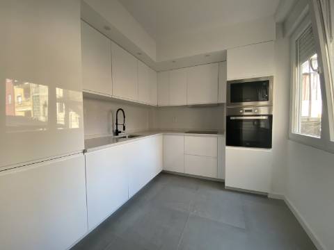 Apartamento T1 em Moscavide - Completamente Remodelado - 1º Andar