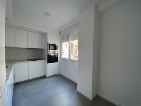 Apartamento T1 em Moscavide - Completamente Remodelado - 1º Andar