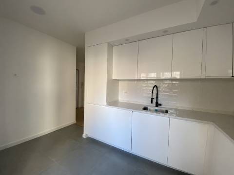 Apartamento T1 em Moscavide - Completamente Remodelado - 1º Andar