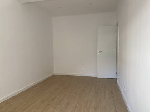 Apartamento T1 em Moscavide - Completamente Remodelado - 1º Andar