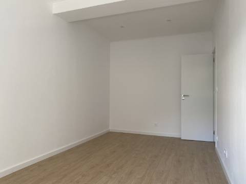 Apartamento T1 em Moscavide - Completamente Remodelado - 1º Andar