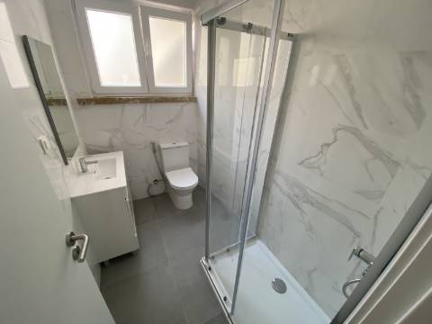 Apartamento T1 em Moscavide - Completamente Remodelado - 1º Andar
