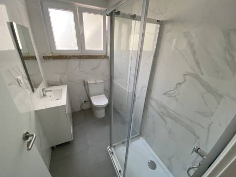 Apartamento T1 em Moscavide - Completamente Remodelado - 1º Andar