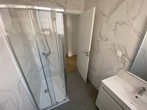 Apartamento T1 em Moscavide - Completamente Remodelado - 1º Andar