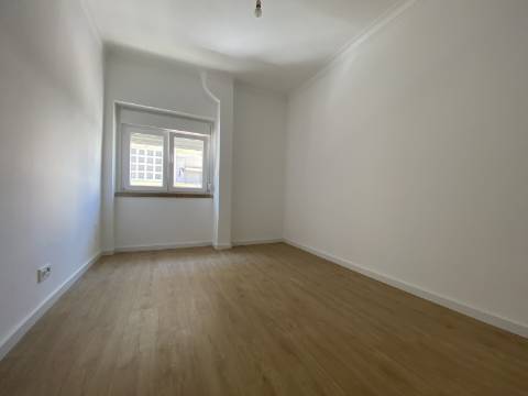 Apartamento T1 em Moscavide - Completamente Remodelado - 1º Andar