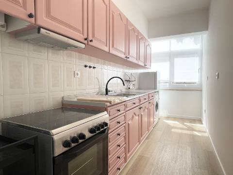 Apartamento T1 em Moscavide - 1º Andar - Recuperado