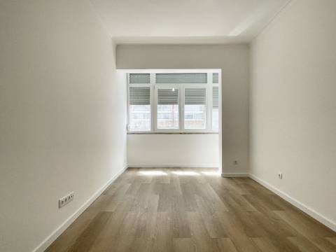 Apartamento T1 em Moscavide - 1º Andar - Recuperado