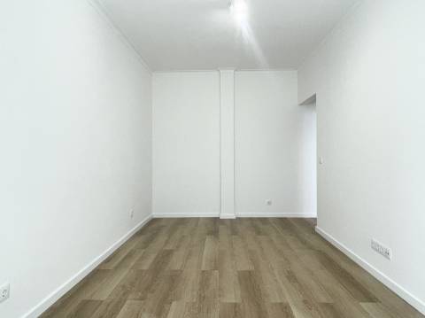 Apartamento T1 em Moscavide - 1º Andar - Recuperado