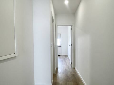 Apartamento T1 em Moscavide - 1º Andar - Recuperado