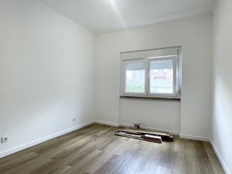 Apartamento T1 em Moscavide - 1º Andar - Recuperado