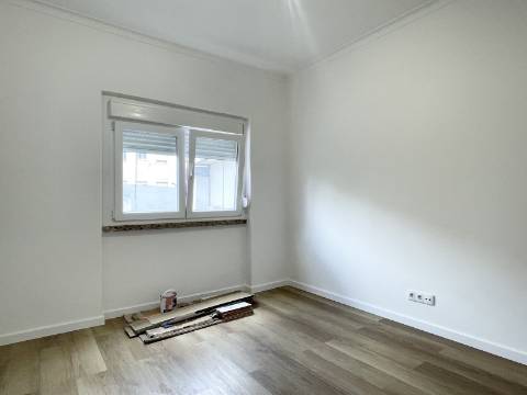 Apartamento T1 em Moscavide - 1º Andar - Recuperado