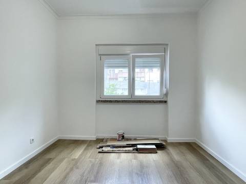 Apartamento T1 em Moscavide - 1º Andar - Recuperado