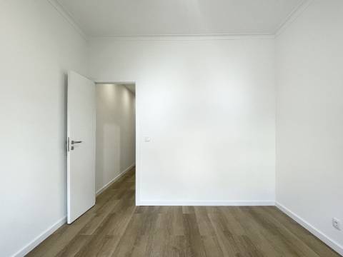 Apartamento T1 em Moscavide - 1º Andar - Recuperado