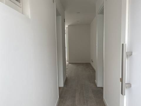 Andar de Moradia T3 - Rés-do-Chão - 2 TERRAÇOS - Santa Iria da Azóia