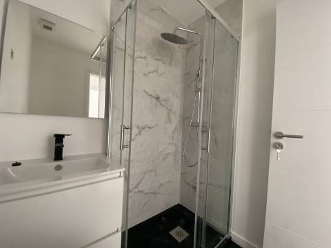 Andar de Moradia T3 - Rés-do-Chão - 2 TERRAÇOS - Santa Iria da Azóia