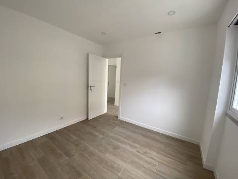 Andar de Moradia T3 - Rés-do-Chão - 2 TERRAÇOS - Santa Iria da Azóia