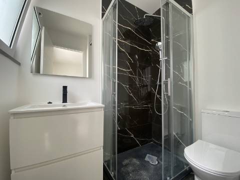 Andar de Moradia T3 - Rés-do-Chão - 2 TERRAÇOS - Santa Iria da Azóia