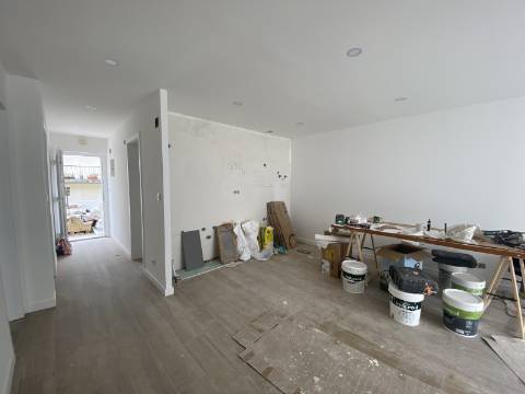 Andar de Moradia T3 - Rés-do-Chão - 2 TERRAÇOS - Santa Iria da Azóia