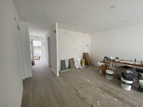 Andar de Moradia T3 - Rés-do-Chão - 2 TERRAÇOS - Santa Iria da Azóia