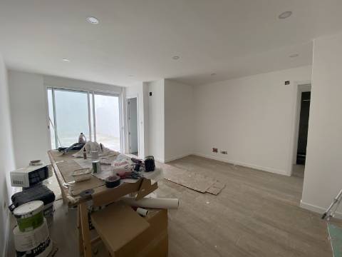 Andar de Moradia T3 - Rés-do-Chão - 2 TERRAÇOS - Santa Iria da Azóia