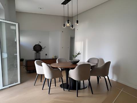 T2+1 - Lumiar p/ Venda - Remodelado - Terraço de 100m2